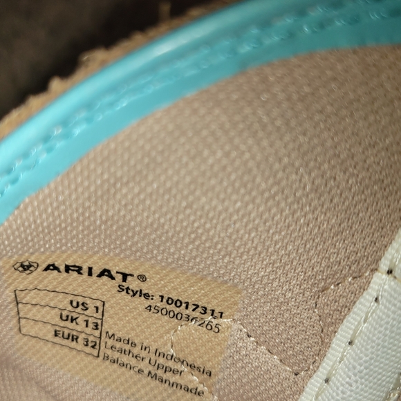 Children's size 1 Ariat Boots - Picture 4 of 4